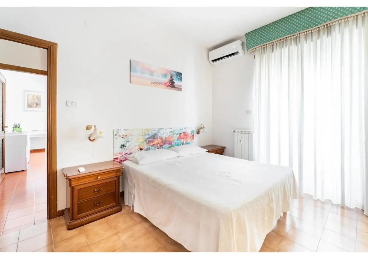 Tina\'S House - Bright And Near Metro C location
